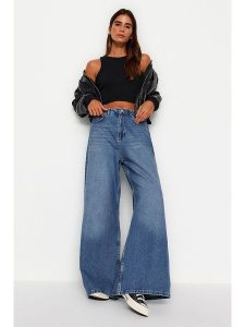 Trendyol Dżinsy - Comfort fit - w kolorze niebieskim rozmiar: 38. Niebieskie jeansy Trendyol, bez wzorów, z bawełny, z podwyższonym stanem. Za 118,84 zł.