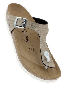 Sunbay Japonki "Camelia" w kolorze złotym rozmiar: 39. Żółte klapki Sunbay, bez wzorów, z otwartym noskiem, bez obcasa. Za 127,35 zł.