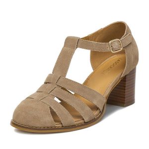 Półbuty Lasocki. Brązowe czółenka Lasocki, bez wzorów, bez obcasa, na obcasie, bez zapięcia. Za 249,99 zł.