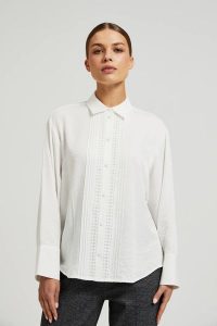 Elegancka wiskozowa koszula biała. Białe koszule MOODO, l, bez wzorów, z wiskozy, bez kołnierzyka, bez ramiączek. W wyprzedaży za 64,98 zł.