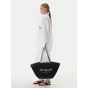 Torebka KARL LAGERFELD. Czarne torebki klasyczne KARL LAGERFELD, bez wzorów, bez dodatków. Za 684,99 zł.