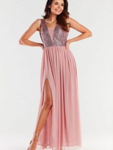 Sukienka Model A486 Pink - awama. Różowe sukienki Awama, na wesele, l, z aplikacjami, z elastanu, eleganckie, bez kołnierzyka, plus size, bez ramiączek, maxi. Za 610,80 zł.