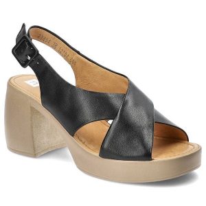 Czarne Sandały Nessi Skórzane Buty Damskie. Czarne sandały Nessi, z aplikacjami, ze skóry, bez obcasa, na obcasie, bez zapięcia. Za 399,00 zł.