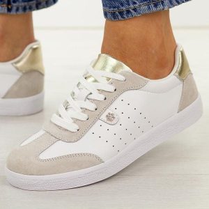 Białe skórzane półbuty damskie S.Barski 7091. Białe półbuty S.BARSKI, na jesień, bez wzorów, z jeansu, z okrągłym noskiem, bez obcasa, na płaskiej podeszwie, bez zapięcia. Za 239,00 zł.