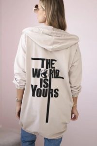 Bluza z nadrukiem "The world is yours" jasny beżowy. Brązowe bluzy KESI, l, bez wzorów, z bawełny, bez kaptura. Za 238,37 zł.