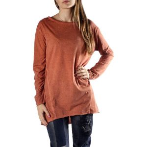 Bluzka w kolorze pomarańczowym. Bluzki marki Sexy Woman. W wyprzedaży za 49,95 zł.