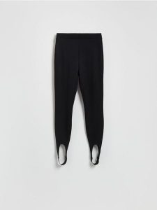 Legginsy z wiskozą - czarny. Czarne legginsy Reserved, bez wzorów, z dzianiny. Za 89,99 zł.