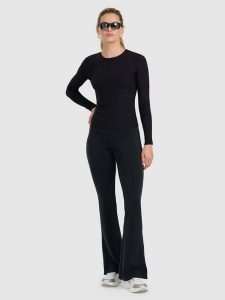 4F Legginsy z rozszerzanymi nogawkami damskie - czarne M. Czarne legginsy 4f, bez wzorów, z dzianiny. Za 129,99 zł.