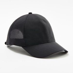 CZAPKA SPORTOWA Z DASZKIEM Tenis TC100 rozmiar 58. Czarne czapki KUIKMA, bez wzorów, z materiału, sportowe. Za 24,99 zł.
