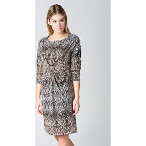 Sukienka w kolorze beżowym ze wzorem. Sukienki marki Far Far Fashion. W wyprzedaży za 114,95 zł.