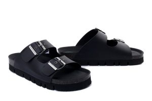 DR. BRINKMANN 700560-01 schwarz, klapki damskie. Czarne klapki Dr. Brinkmann, bez wzorów, bez obcasa. Za 219,90 zł.