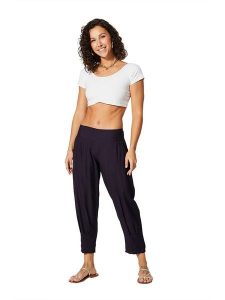 Aller Simplement Spodnie w kolorze granatowym rozmiar: 38/40. Niebieskie spodnie z wysokim stanem Aller Simplement, bez wzorów, z materiału, z podwyższonym stanem. Za 68,45 zł.