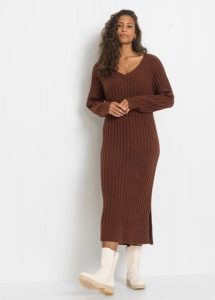 Sukienka dzianinowa midi. Brązowe sukienki bonprix, bez wzorów, z dzianiny, bez kołnierzyka, bez ramiączek, midi. Za 149,99 zł.