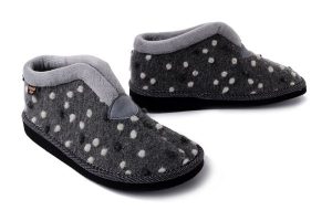 MANITU 340009-91 gris 1, kapcie damskie. Szare kapcie Manitu, bez wzorów, z polaru. Za 169,90 zł.