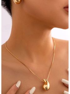 Atelier MIU Pozłacany naszyjnik z zawieszką - dł. 45 cm rozmiar: onesize. Żółte naszyjniki Atelier MIU, pozłacane. Za 48,05 zł.