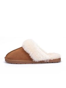 Gooce Wełniane kapcie "Emeline" w kolorze jasnobrązowym rozmiar: 36. Brązowe kapcie Gooce, bez wzorów, ze skóry. Za 215,95 zł.