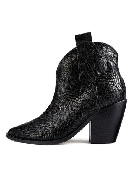 Loft37 Skórzane botki w kolorze czarnym rozmiar: 40. Czarne botki Loft37, bez wzorów, ze skóry, bez obcasa, bez zapięcia. Za 484,31 zł.