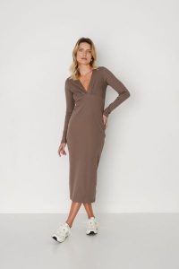 SUKIENKA HARRIET KAKAO M - Flawless. Sukienki Flawless, na co dzień, m, bez wzorów, z bawełny, eleganckie, bez kołnierzyka, bez ramiączek, maxi, dopasowane. Za 237,60 zł.