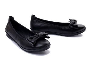 JOSEF SEIBEL 70603 133 105 Josie 03 black-black, baleriny damskie. Czarne balerinki Josef Seibel, bez wzorów, ze skóry, bez obcasa, bez zapięcia. Za 389,90 zł.