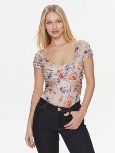 Guess Body Ss Heart Nk Clara W4RP37 KBEM0 Kolorowy Slim Fit. Body i gorsety Guess, z aplikacjami, z syntetyku. Za 339,99 zł.