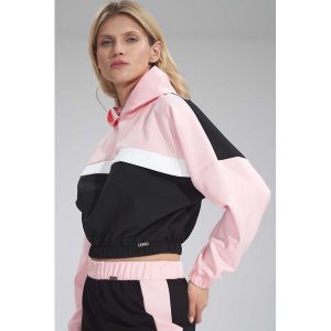 Dwukolorowa Krótka Bluza z Kapturem - Czarno-Różowa. Czarne bluzy Figl, xl, bez wzorów, z elastanu, z kapturem. Za 189,00 zł.