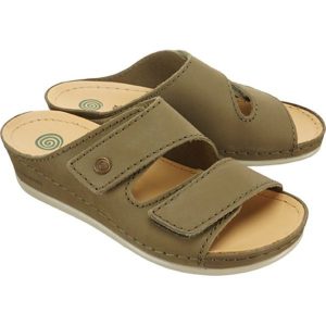 DR. BRINKMANN 700935-7 khaki, klapki profilaktyczne damskie. Zielone klapki Dr. Brinkmann, bez wzorów, bez obcasa. Za 309,90 zł.