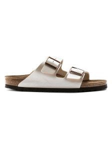 Birkenstock Klapki "Arizona - Graceful Pearl" w kolorze białym rozmiar: 39. Białe klapki Birkenstock, bez wzorów, z otwartym noskiem, bez obcasa. Za 374,66 zł.