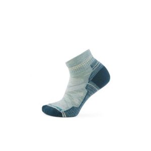 Skarpety trekkingowe damskie Performance Hike Light Cushion Ankle Women. Niebieskie skarpetki Smartwool, bez wzorów. Za 109,99 zł.