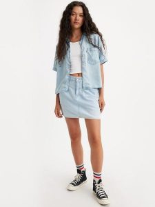 Levi's Spódnica dżinsowa w kolorze błękitnym rozmiar: W26. Niebieskie spódnice Levi's®, na co dzień, s, bez wzorów, mini. Za 70,24 zł.