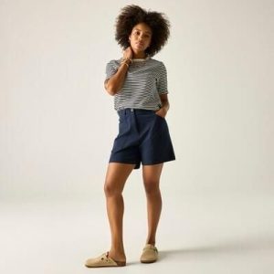 Damskie szorty Liza. Niebieskie szorty Regatta, bez wzorów, z lyocellu, sportowe. Za 279,99 zł.