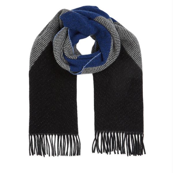 Szalik Tommy Hilfiger. Czarne szaliki TOMMY HILFIGER, bez wzorów. Za 439,99 zł.