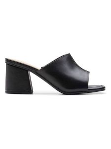 Clarks Skórzane klapki "Siara65" w kolorze czarnym rozmiar: 41. Czarne klapki Clarks, bez wzorów, z otwartym noskiem, bez obcasa. Za 228,38 zł.