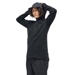 Damska kurtka turystyczna z kapturem Haglöfs Rosson Mid. Czarne kurtki Haglöfs, bez wzorów, z kapturem. Za 550,20 zł.