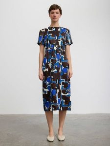 BGN Sukienka w kolorze niebiesko-kremowo-brązowym rozmiar: 38. Niebieskie sukienki BGN, na imprezę, bez wzorów, bez kołnierzyka, bez ramiączek, midi. Za 100,99 zł.