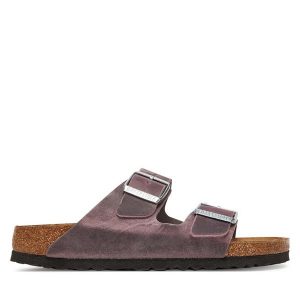 Klapki Birkenstock. Czerwone klapki Birkenstock, bez wzorów, bez obcasa. Za 379,99 zł.