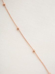 Heliophilia Srebrna bransoletka z elementami ozdobnymi na kostkę rozmiar: onesize. Szare bransoletki Heliophilia, srebrne. Za 43,95 zł.