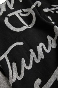 Szal damski z logo TWINSET. Szaliki Twinset Milano, bez wzorów. Za 419,00 zł.