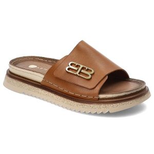 Brązowe Klapki Armodo Modne Obuwie Damskie. Brązowe klapki Armodo, bez wzorów, ze skóry, bez obcasa. Za 229,00 zł.