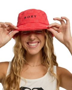 Kapelusz bucket damski SILVER. Czerwone kapelusze Roxy, bez wzorów, z poliesteru. Za 129,99 zł.