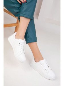 Trendyol Sneakersy w kolorze białym rozmiar: 36. Białe trampki Trendyol, bez wzorów, bez zapięcia. Za 78,84 zł.