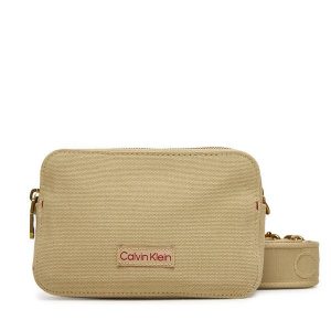 Torebka Calvin Klein. Brązowe listonoszki Calvin Klein, bez wzorów, bez dodatków. Za 369,99 zł.