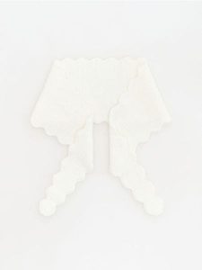 Szalik z domieszką wełny - złamana biel. Szaliki Reserved, bez wzorów, z wełny. Za 59,99 zł.