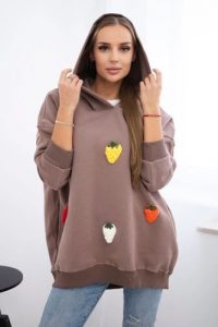 Bluza ocieplana z motywem truskawek mocca. Bluzy KESI, l, bez wzorów, z bawełny, bez kaptura. Za 313,67 zł.