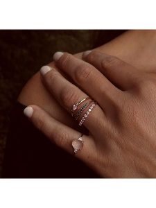 Les Petites Précieuses Pozłacany pierścionek z kamieniami szlachetnymi rozmiar: 58. Różowe pierścionki Les Petites Précieuses, z cyrkonią, pozłacane. Za 113,99 zł.