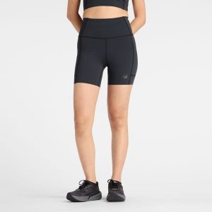Kolarki damskie New Balance WB61I098BK – czarne. Czarne szorty New Balance, bez wzorów, z materiału, z podwyższonym stanem. Za 289,99 zł.