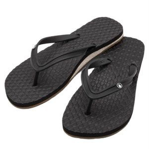 Japonki plażowe dla dorosłych Volcom Eco Concourse. Czarne klapki Volcom, bez wzorów, bez obcasa. Za 83,00 zł.