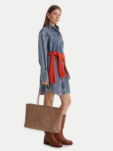 Calvin Klein Torebka Emblem Aop Embossed Suede Tote LV04F3334G Beżowy. Brązowe shopper bag Calvin Klein, bez wzorów, ze skóry, bez dodatków. Za 768,99 zł.