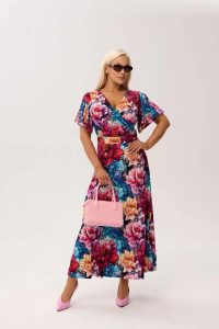 Sukienka kopertowa Valencia Peony MAXI z falującym rękawem i kobiecym dekoltem PLUS SIZE OVERSIZE WIOSNA LATO. Białe sukienki Moda Size Plus Iwanek, na co dzień, na lato, plus size, bez wzorów, z elastanu, eleganckie, bez kołnierzyka, plus size, bez ramiączek, maxi, kopertowe. Za 359,90 zł.