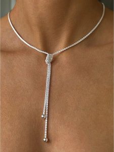 Les Favorites Srebrny naszyjnik z elementem ozdobnym - dł. 40 cm rozmiar: onesize. Szare naszyjniki Les Favorites, srebrne. Za 260,99 zł.