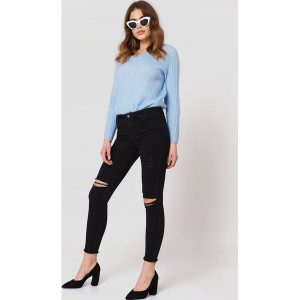 Trendyol Jeansy z rozdarciami - Black. Rurki marki Trendyol. W wyprzedaży za 88,17 zł.